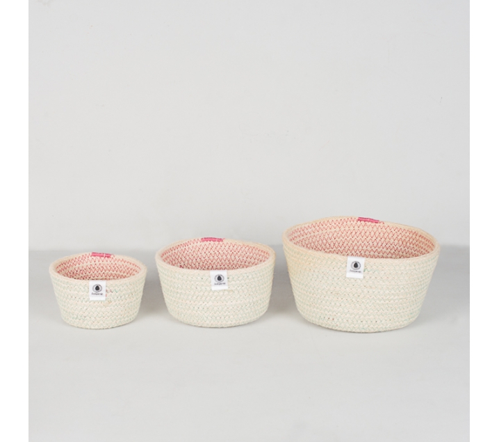 Conjunto de 3 cestos de yute con puntadas rosas