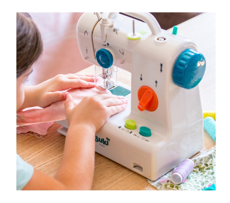 Máquina de coser para niños de persona mayor