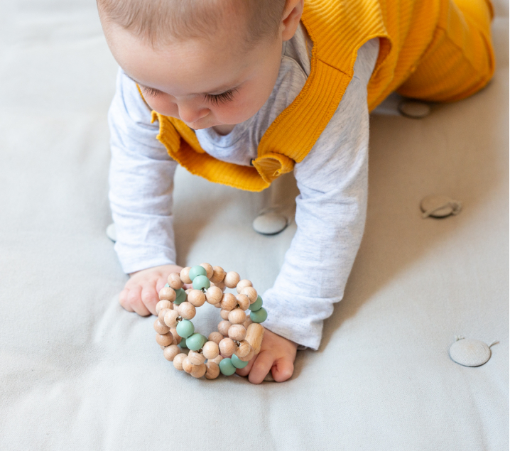 Pelotas sensoriales para niños pequeños de 1 a 3 años con sonajero fácil de  atrapar, juguetes para bebés de 6 a 12 meses, juguetes sensoriales  Montessori para bebés y niños pequeños de 0 a 2 años, 7 : Juguetes y Juegos  