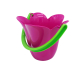 Cub tulipa amb bomba d'agua, colador i pala